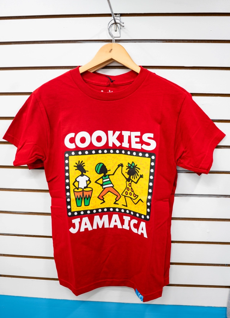 Relaxed fit tropical streetwear in Jamaica